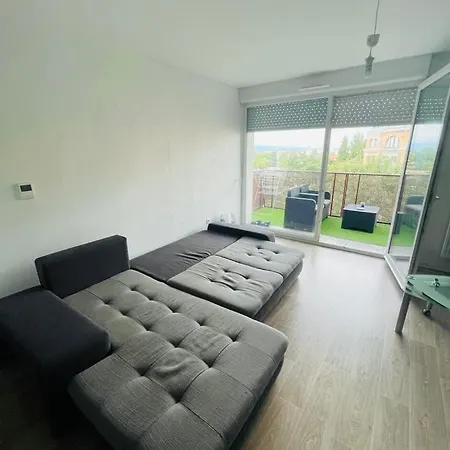 Theo Apartment